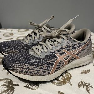 ASICS Women’s Gel-DS Trainer 25 gray and rose gold sz 7